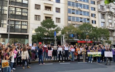 Protest ispred Informera, građani pozivaju na odgovornost medija